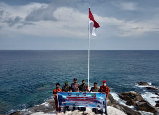 Koramil 07/Palmatak Kibar Bendera Merah Putih di Pulau Terluar Tokong Nenas
