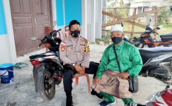 Lewat Basembang Bercerita Bhabinkamtibmas Polsek Bunguran Barat Beri Himbauan Prokes