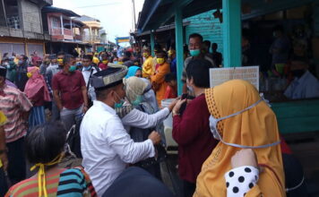 Warga Kota Apung Sedanau Padati Pelabuhan Sambut Kedatangan Paslon MuDe