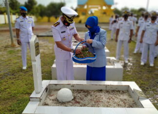 Peringati HUT Armada RI ke-75, Lanal Ranai Gelar Ziarah TMP dan Baksos