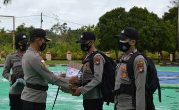 Kapolres Pimpim Apel Pergeseran Pasukan Pendistribusian Logistik, Pungut dan Hitung Suara Operasi Mantap Praja Seligi 2020