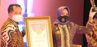 Bupati Tuba DR (Cand) Hj.Winarti SE.MH Terima Penghargaan dari Kemendagri