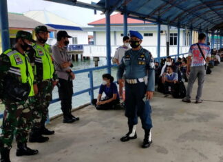 Personil Koramil 01/0315 Bintan Pantau Kedatangan 95 WNI M-KPO Asal Malaysia di Pelabuhan SBP Tanjungpinang