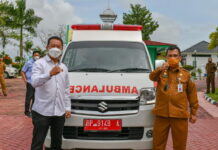 Sekda Kepri Serahkan Bantuan Hibah 1 Unit Ambulan Medis ke Kejati Kepri