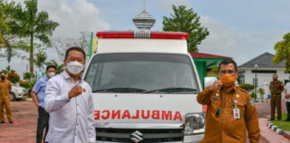 Sekda Kepri Serahkan Bantuan Hibah 1 Unit Ambulan Medis ke Kejati Kepri