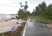 VIDEO : Gelombang Pasang Musim Utara Terjang Bibir Pantai Natuna