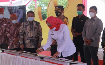 Bupati Tuba Hj.Winarti SE.MH Resmikan Tuga Terminal dan BMW Sport Centet Menggala
