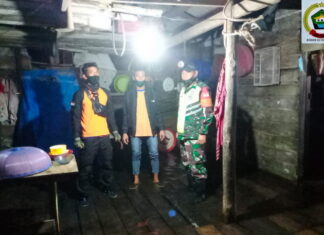 Babinsa Koramil 07/Palmatak Pantau Perkembangan Cuaca di Wilayah Binaan