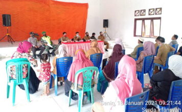 Babinsa Koramil 03/Sedanau Hadiri Musrenbang di Desa Setumuk
