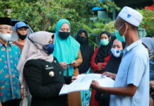 Walikota Kembali Serahkan Kartu Pelanggan Gas 3 Kg di Kelurahan Tanjung Ayun Sakti