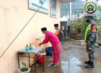 Koramil 02/Tarempa Pantau Penerapan Prokes Belajar Tatap Muka Pertama di SMPN 2 Kelurahan Tarempa