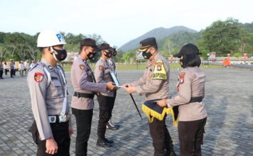 Polres Lingga Gelar Upacara PTDH Terhadap Personil Polri