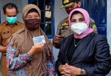 Walikota Rahma Kembali Bagikan Kartu Pelanggan LPG 3 Kg