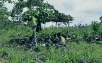 Meski Diguyur Hujan Tidak Surutkan Semangat Satgas TMMD Dilapangan