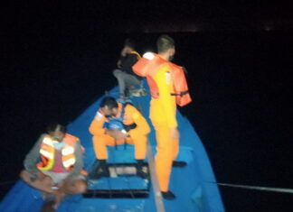 KPP Natuna Lakukan Penyelamatan Terhadap Nelayan Mati Mesin Kapal di Pulau Laut