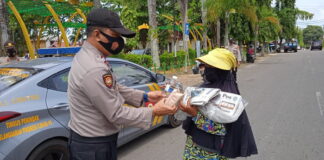 Polres Tanjungpinang Kembali Buka Dapur Umum, Bagikan Makanan Gratis ke Masyarakat