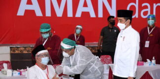 Presiden Jokowi Tinjau Vaksinasi Massal bagi Ulama dan Tokoh Lintas Agama