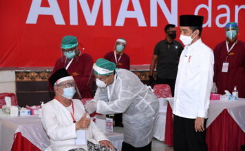 Presiden Jokowi Tinjau Vaksinasi Massal bagi Ulama dan Tokoh Lintas Agama