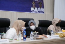 Marlin dan Rahma, Duduk Berdampingan di Kantor Lurah Kampung Baru