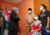 Jenguk Warga Sedang Sakit, Rahma Beri Bantuan