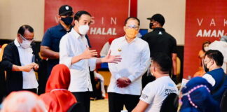 Presiden Tinjau Vaksinasi Massal Para Guru di Makassar