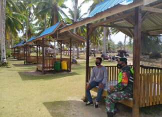 Jalin Komsos dengan Ketua Bumdes Desa Cemaga Tengah, Babinsa Serda R Damanik Gali Sejarah Batu Kasah