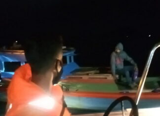 Tim SAR Evakuasi Dua Orang Nelayan Mati Mesin Kapal di Laut