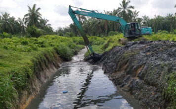 Atasi Banjir, Pemkab Asahan Melalui Dinas PUPR Melakukan Normalisasi Saluran Air