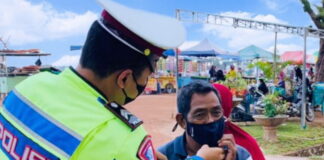 Operasi Keselamatan Seligi 2021, Satlantas Polres Natuna Bagikan Masker Gratis Serta Himbauan Protokol Kesehatan