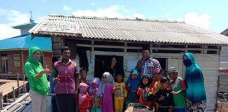 DPD Perpat Lingga Salurkan 38 Paket Sembako dan 2 Karung Sagu Basah