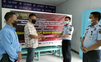 Lapas Kelas III Dabo Singkep Berikan Asimilasi Rumah Kepada Warga Binaan Setelah Menjalani Setengah Masa Tahanan