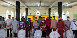 Walikota Tanjungpinang Serahkan Alat Tangkap Nelayan dan Usaha Kecil