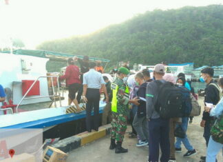 Babinsa Koramil 02/Tarempa Kembali Lakukan Pengawasan Prokes Terhadap Penumpang MV VOC Batavia