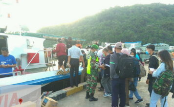 Babinsa Koramil 02/Tarempa Kembali Lakukan Pengawasan Prokes Terhadap Penumpang MV VOC Batavia