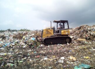 Dinas Lingkungan Hidup Melakukan Penataan di Lokasi TPA