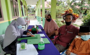 Sekcam Katang Bidara Bersama Istri Datangi MTs Aqidatunnajin, Ada Apa?