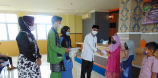 Serentak, OPD di Tanjungpinang Salurkan Zakat Kepada Anak Yatim dan Kaum Dhuafa