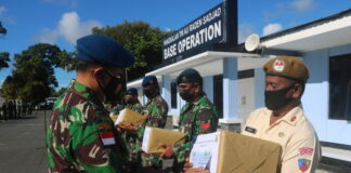 Danlanud Raden Sadjad Serahkan Bingkisan Lebaran