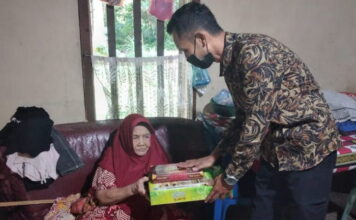 Meriahkan Lebaran Ditengah Pandemi Kantor Hukum Angga P Siagian SH. MH & Rekan Lingga Berbagi Paket Kue Lebaran dan Sarung