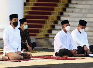 Presiden Jokowi dan Ibu Negara Salat Idulfitri di Halaman Istana Kepresidenan Bogor