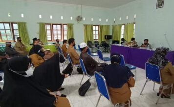 Tekan Penyebaran Covid-19 Camat Lingga Lakukan Rapat