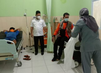 Wakil Bupati Lingga Bantu Evakuasi Korban Spedboat BPBD Lingga yang Terbakar