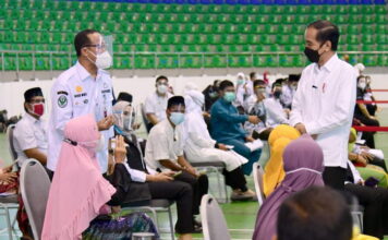 Presiden Jokowi Tinjau Vaksinasi Massal di Provinsi Riau