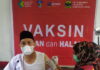 Vaksinasi di Puskesmas Tajur Biru, Camat Orang Pertama Divaksin