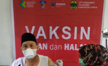 Vaksinasi di Puskesmas Tajur Biru, Camat Orang Pertama Divaksin