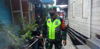 Koramil 02/Tarempa Bersama Tim Satgas Covid-19 KKA Semperot Cairan Disenfektan