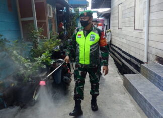 Koramil 02/Tarempa Bersama Tim Satgas Covid-19 KKA Semperot Cairan Disenfektan
