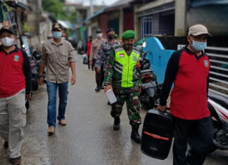 Babinsa Sertu Brandes Sosialisasi Surat Edaran Bupati KKA Tentang Vaksinasi Covid-19