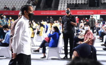 Presiden Tinjau Vaksinasi bagi Pelaku Sektor Jasa Keuangan