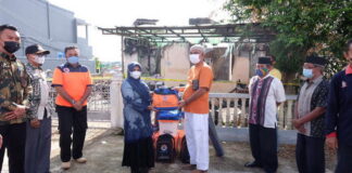 Walikota Tanjungpinang Serahkan Bantuan Untuk Warga Korban Kebakaran